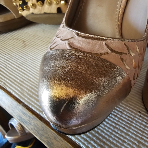 Vince Camuto size 6.5 Rose Gold leather Heels - Picture 4 of 8